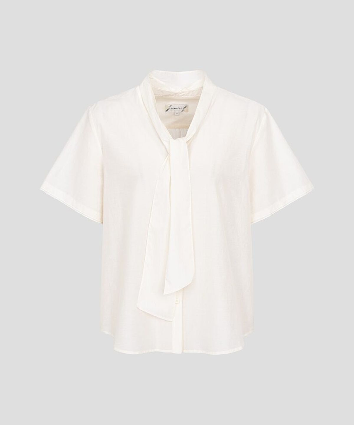 빈폴 레이디스(BEANPOLE LADIES) 반소매 타이 블라우스  아이보리 (BF6765C520)