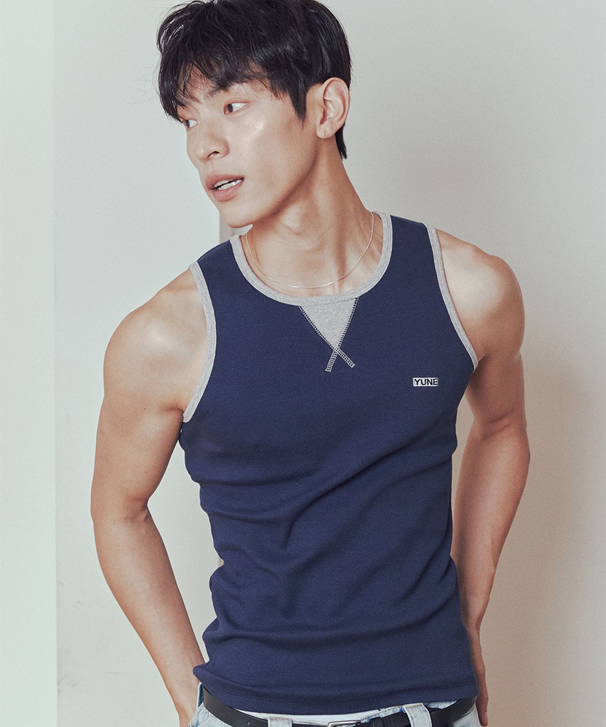 유네(YUNE) Hitch Sleeveless_[Navy]