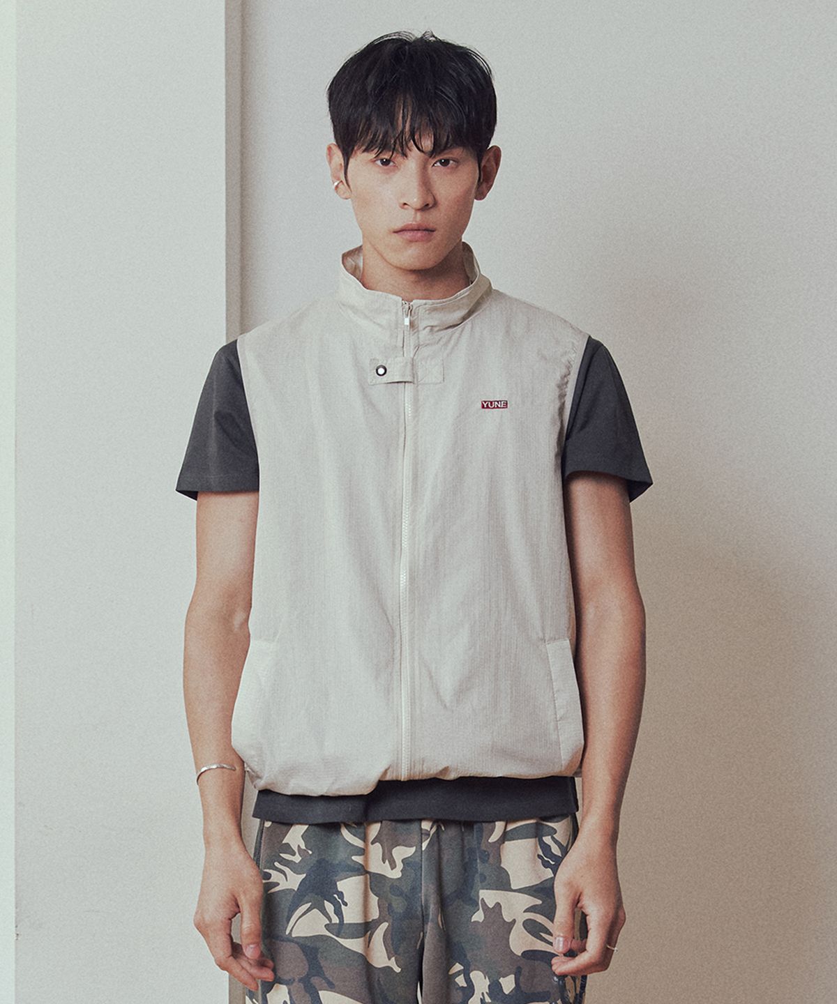 유네(YUNE) Air Shell Zip Vest_[Ivory]