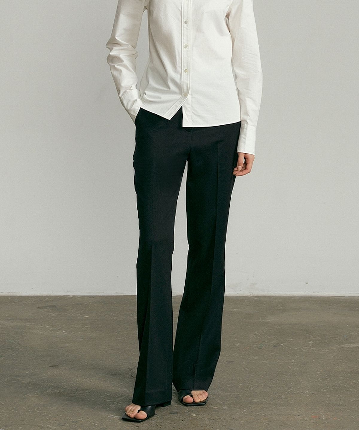 폴뉴아(FOLNUA) SOFT SLIM BOOTS CUT SLACKS (BLACK)