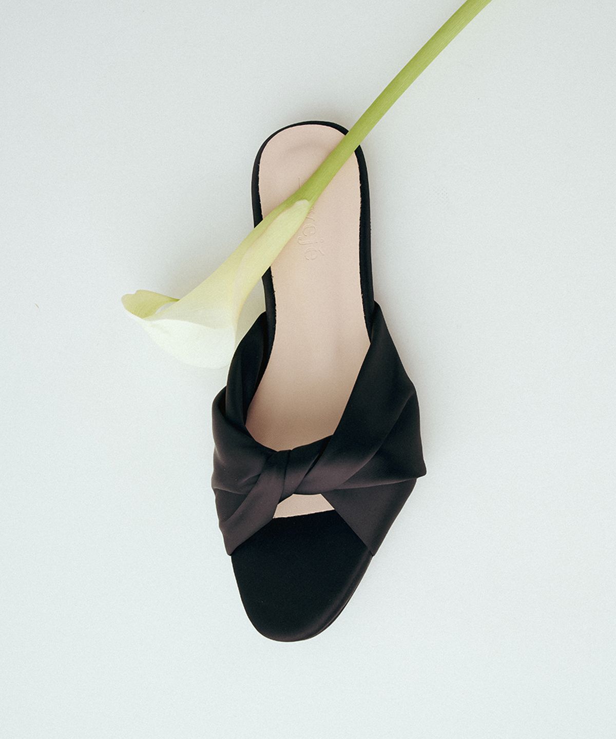 르브제(LEVEJE) Bella Slides (Black)