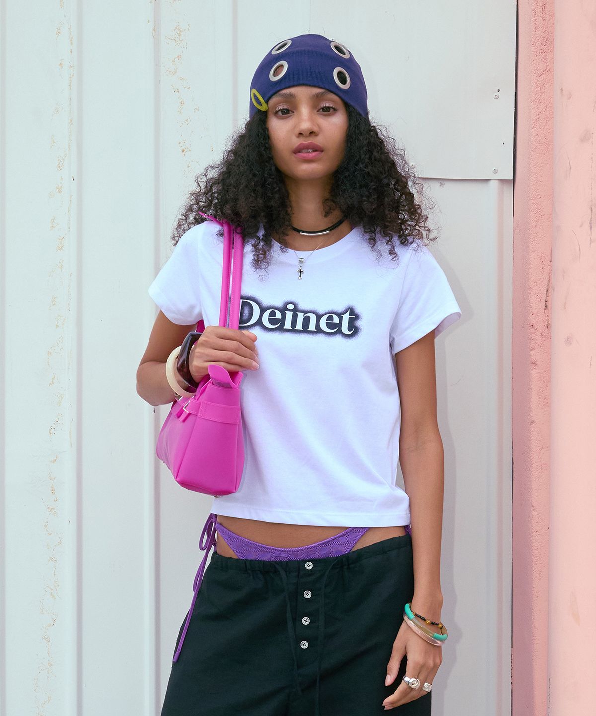 다이닛(DEINET) SPRAY LOGO PIGMENT T-SHIRT IN WHITE