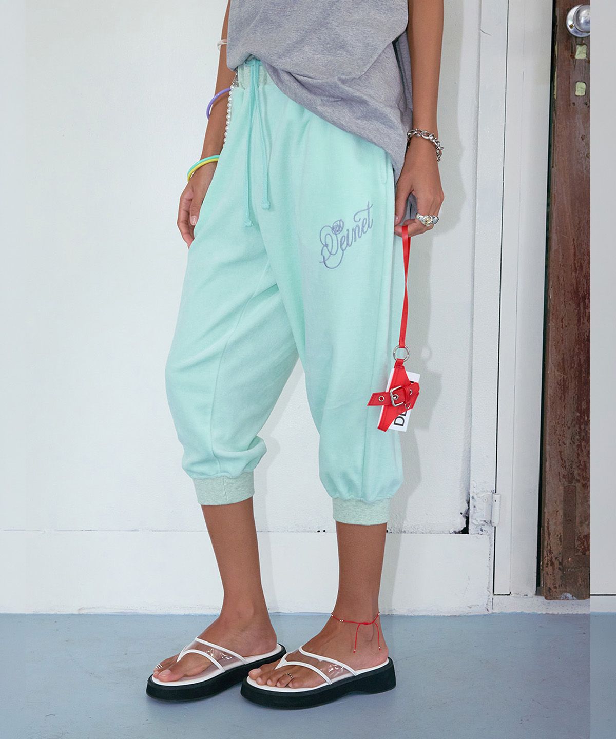 다이닛(DEINET) ROSE TYPO CAPRI JOGGER PANTS IN MINT