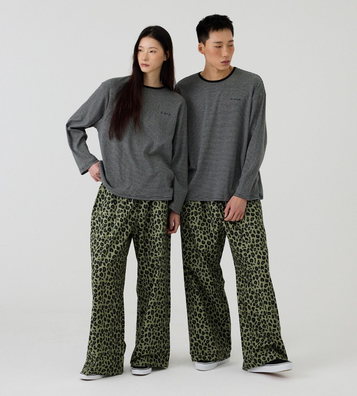 핀카(FINCA) BK&GR 트윈 홈웨어 파자마 셋업_블랙 그레이&그린 레오파드 2Sizes