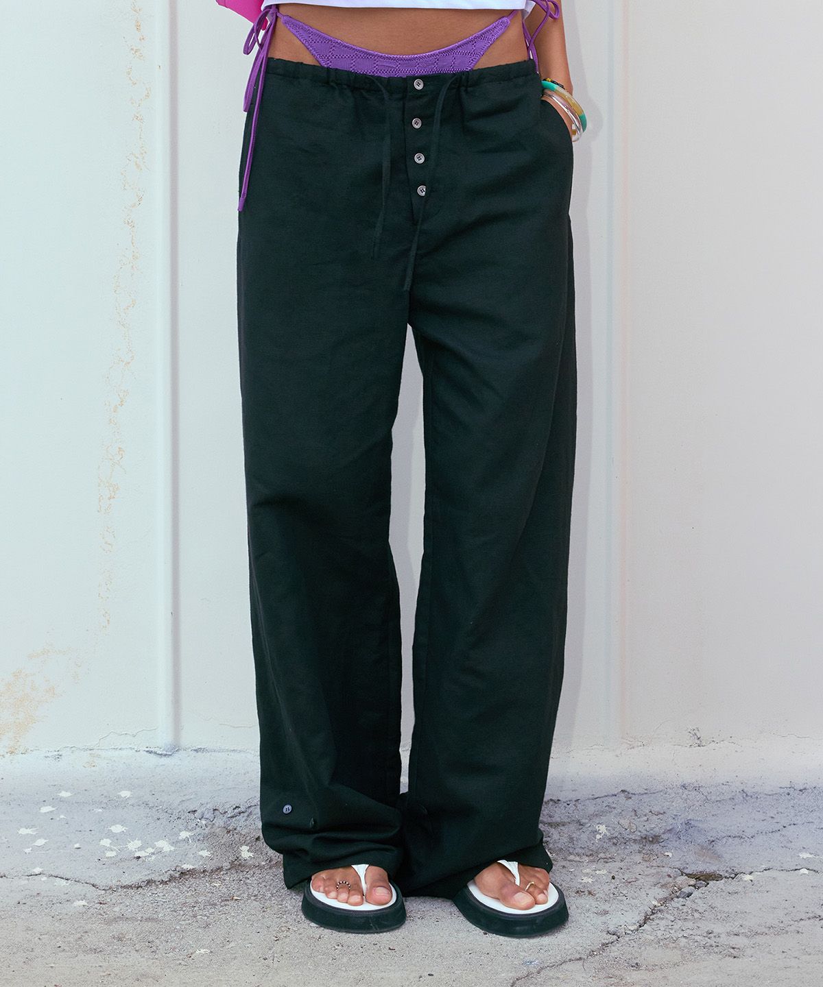 다이닛(DEINET) SIDE BUTTON WIDE PANTS IN BLACK