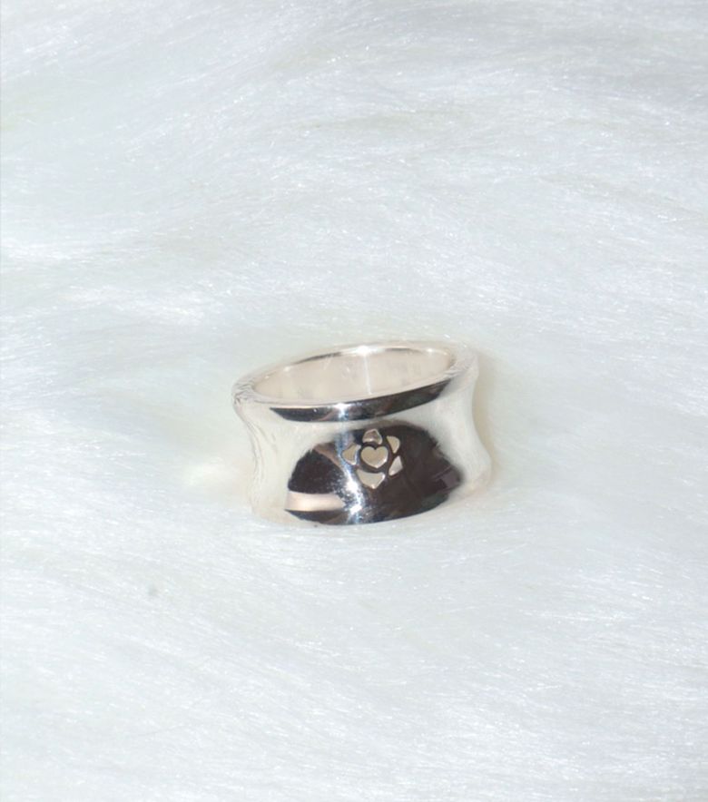lovely rose. bold rose hole ring