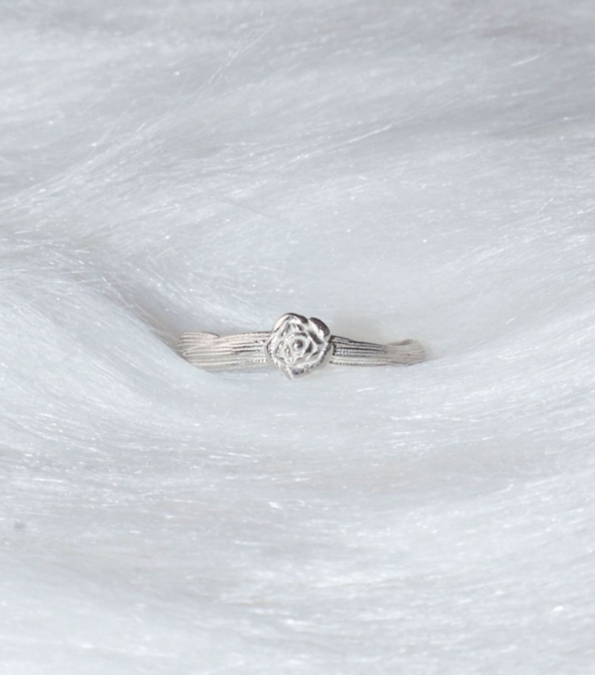로아시(LOASI) lovely rose. rose texture ring
