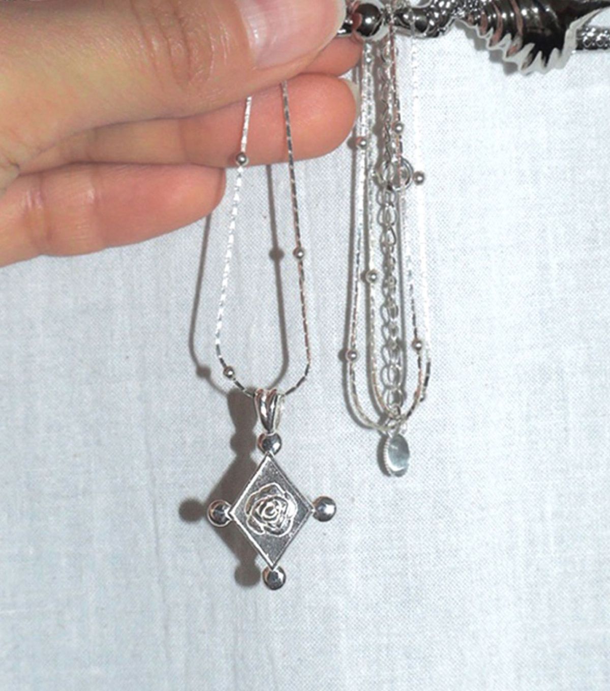 로아시(LOASI) lovely rose. rose frame necklace