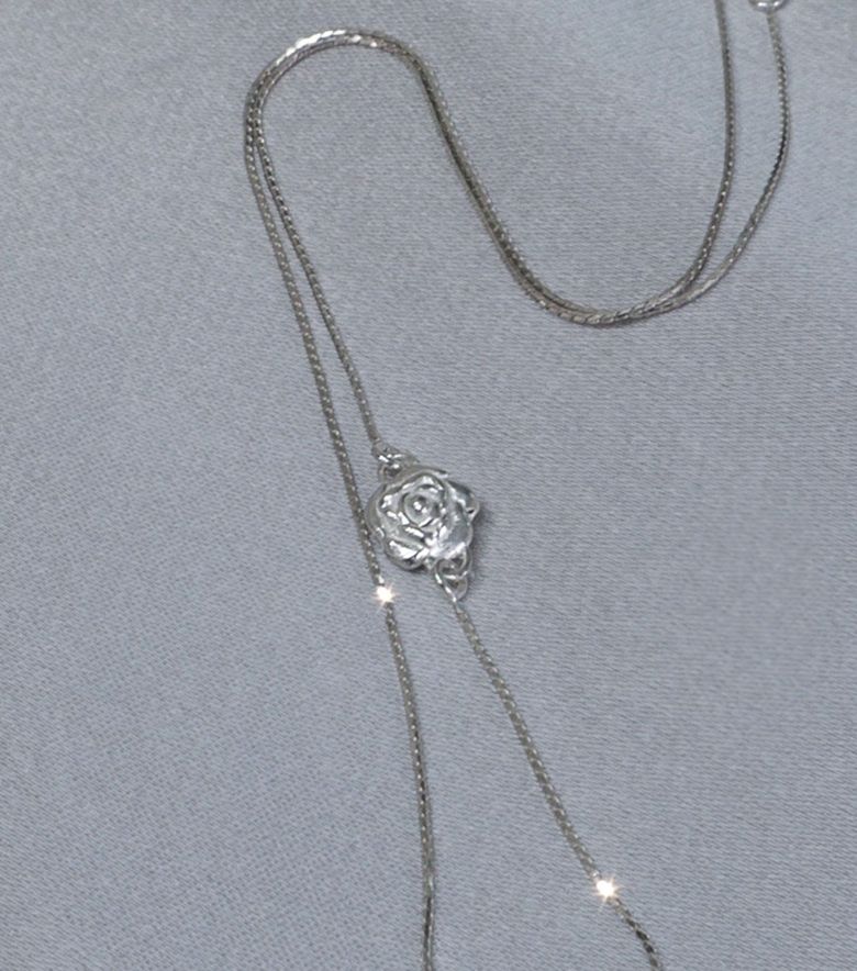 lovely rose. rose chocker necklace