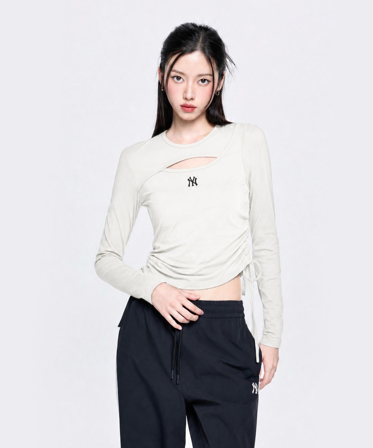 엠엘비(MLB) 여성 베이직 컷아웃 절개 슬림 세미크롭 긴팔 티셔츠 NY (Cream)