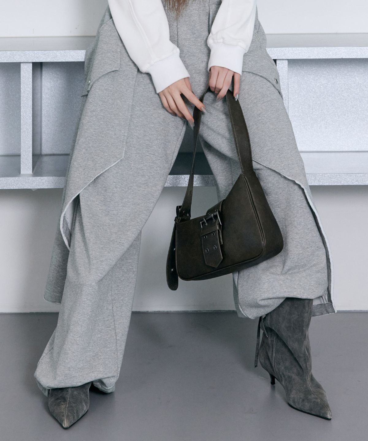 트리밍버드(TREEMINGBIRD) Half-Moon Belted Bag [ Brown ]