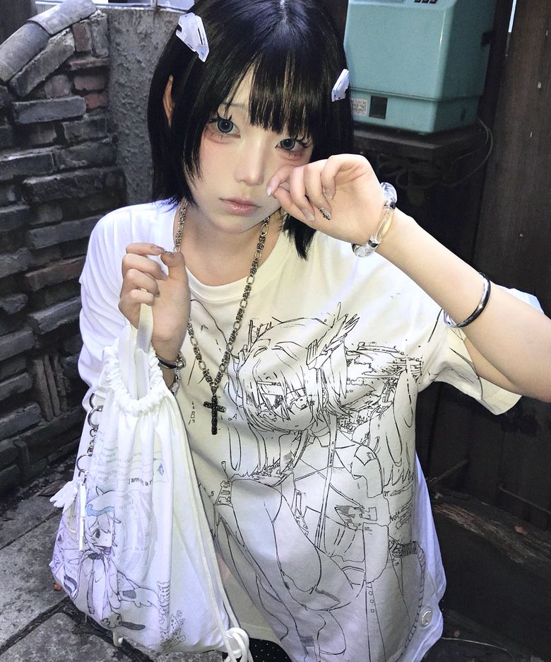 [nyzziz X MIUKI] Internet Tensi Over T-shirts (White)