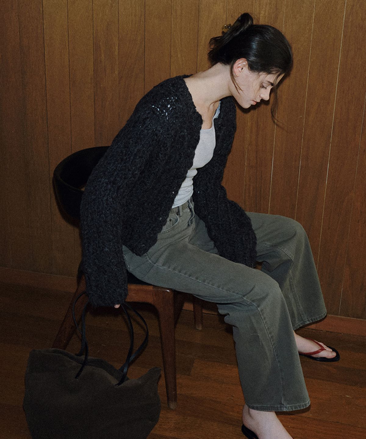 108파운드(108POUND) Winnie Handcrafted Cardigan_Charcoal