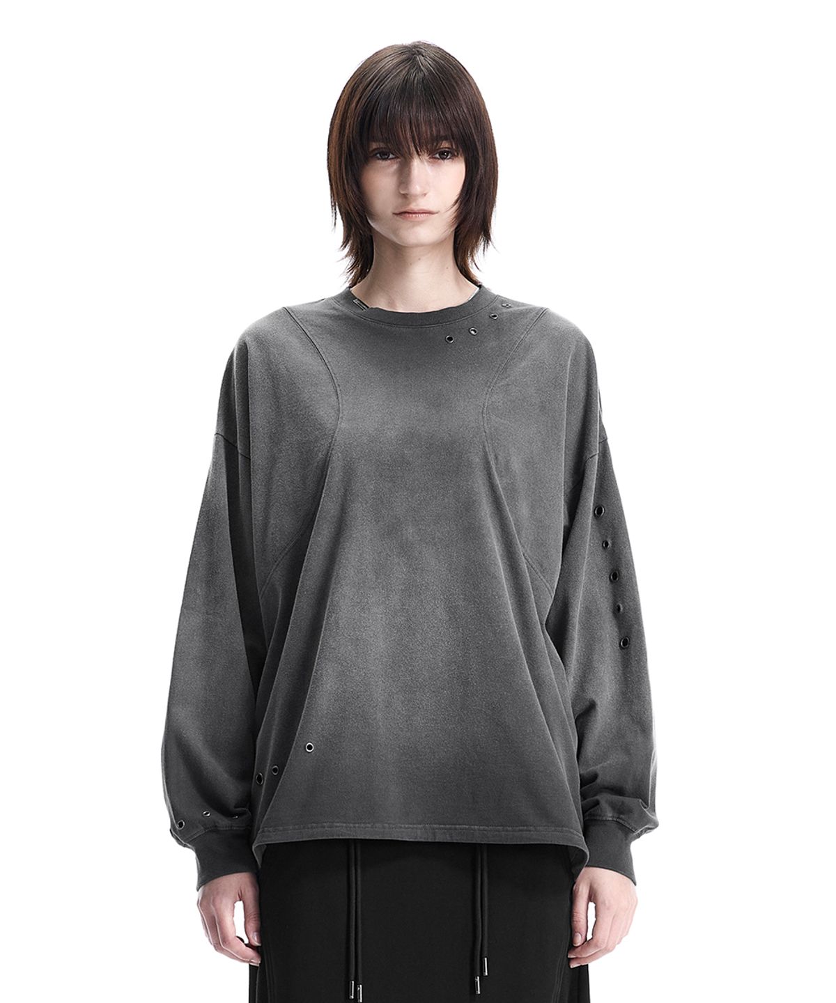 트리밍버드(TREEMINGBIRD) Eyelet Pigment-Washed Long-Sleeve Tee [ Charcoal ]