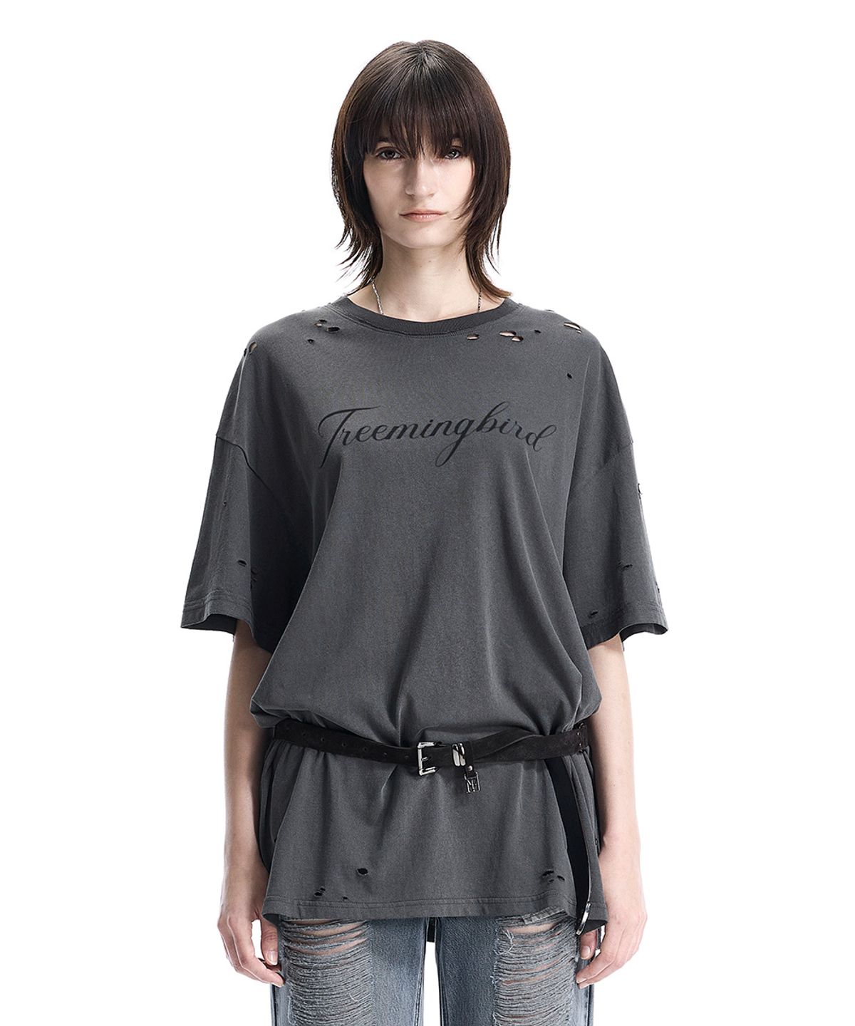 트리밍버드(TREEMINGBIRD) Distressed Logo Graphic T-shirts [ Charcoal ]