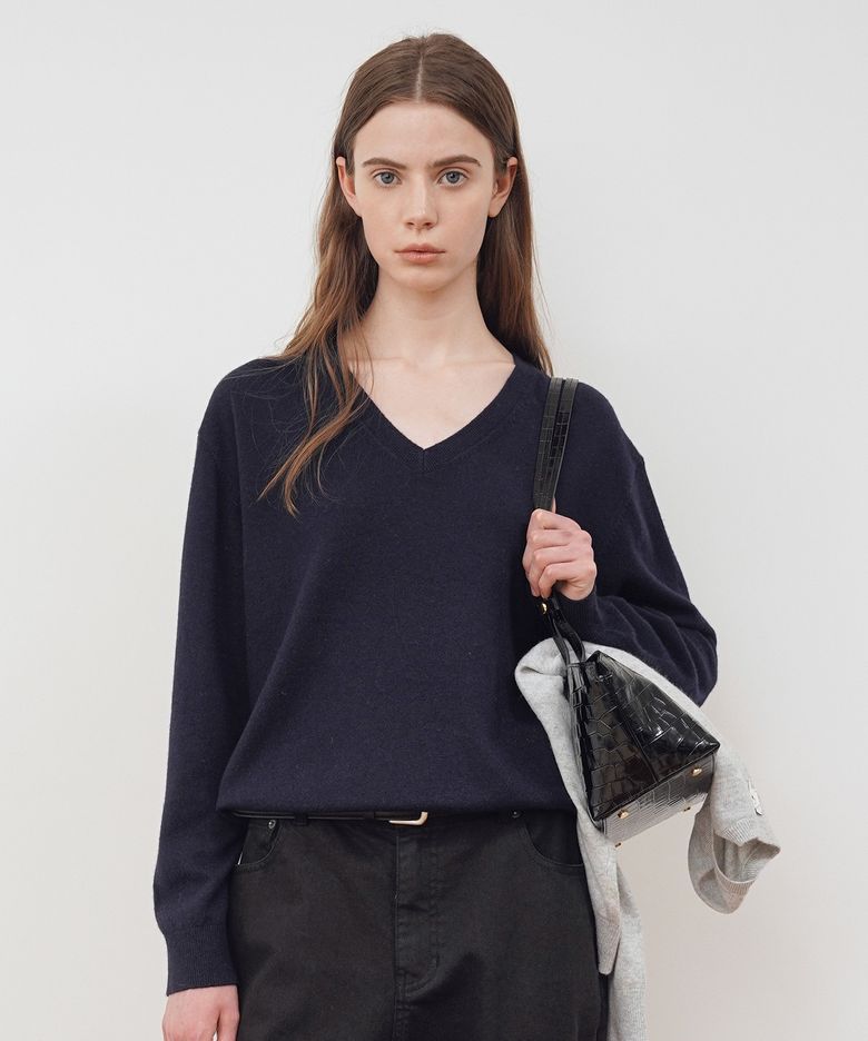[브랜드위크 20%쿠폰] ESSENTIAL CASH BLEND V-NECK KNIT_NAVY