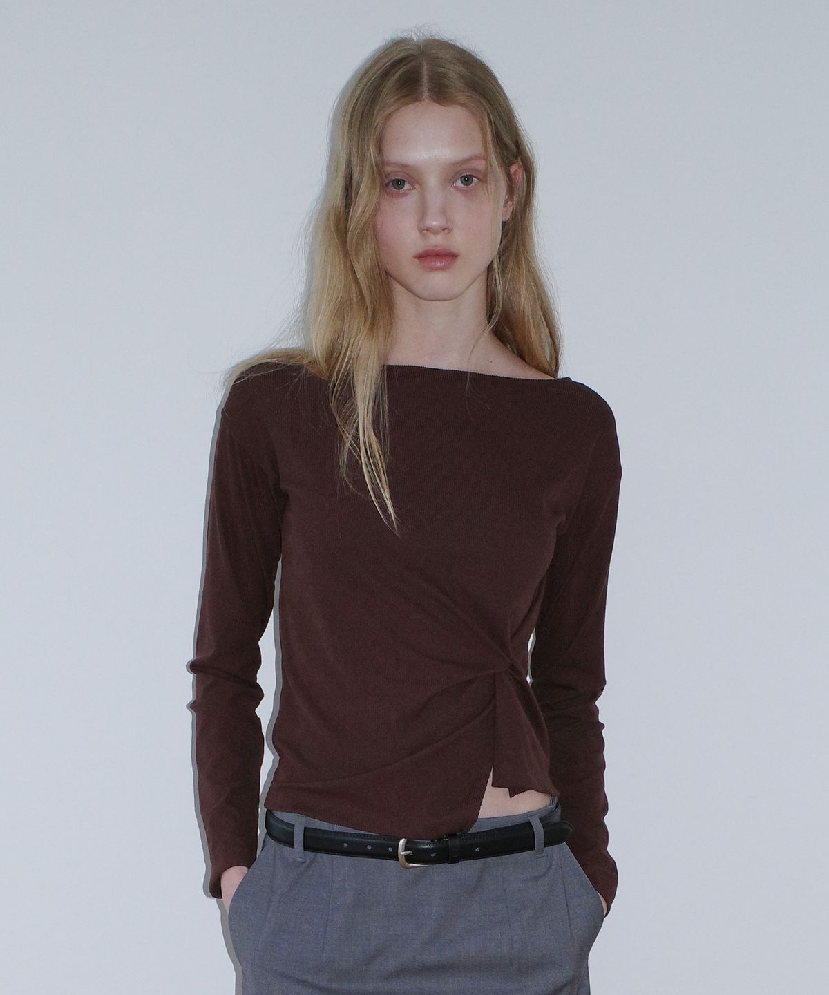 튜드먼트(TTUDEMENT) TWIST JERSEY BLOUSE_BROWN