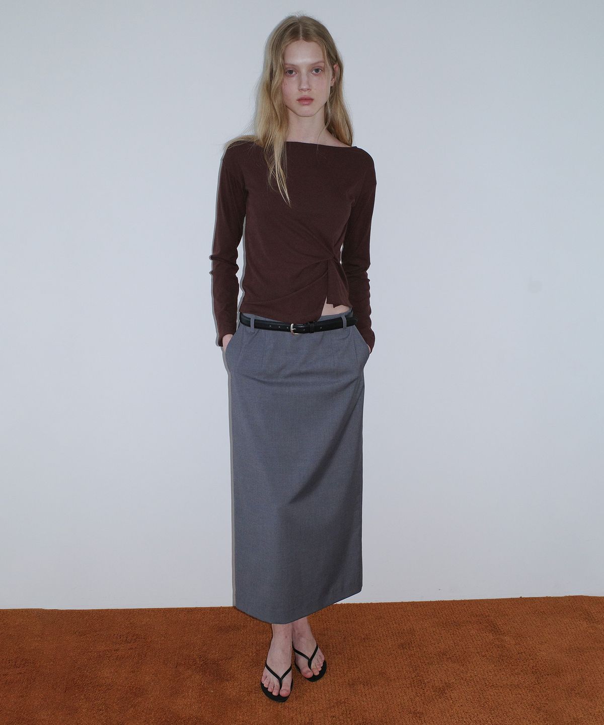 튜드먼트(TTUDEMENT) H-LINE MAXI SKIRT_CHARCOAL