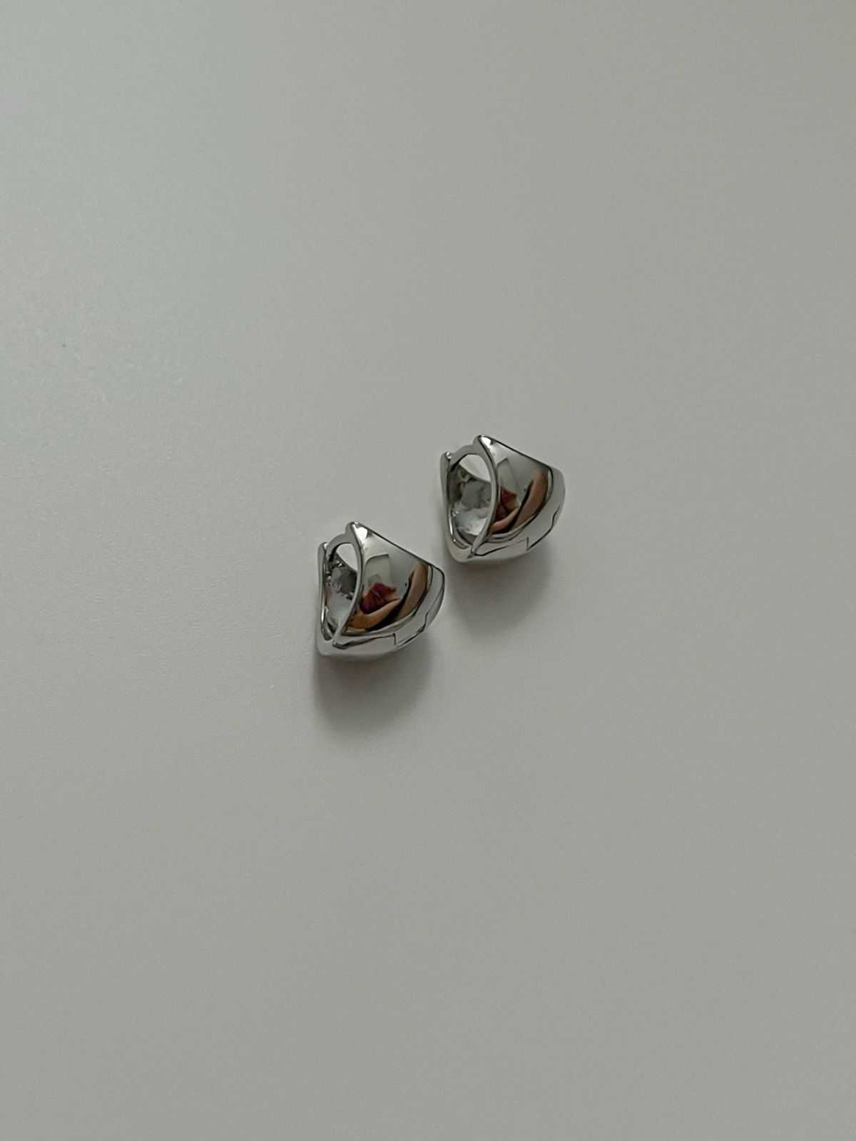 소수(SOSOO) Kisses Mini One-Touch Earrings