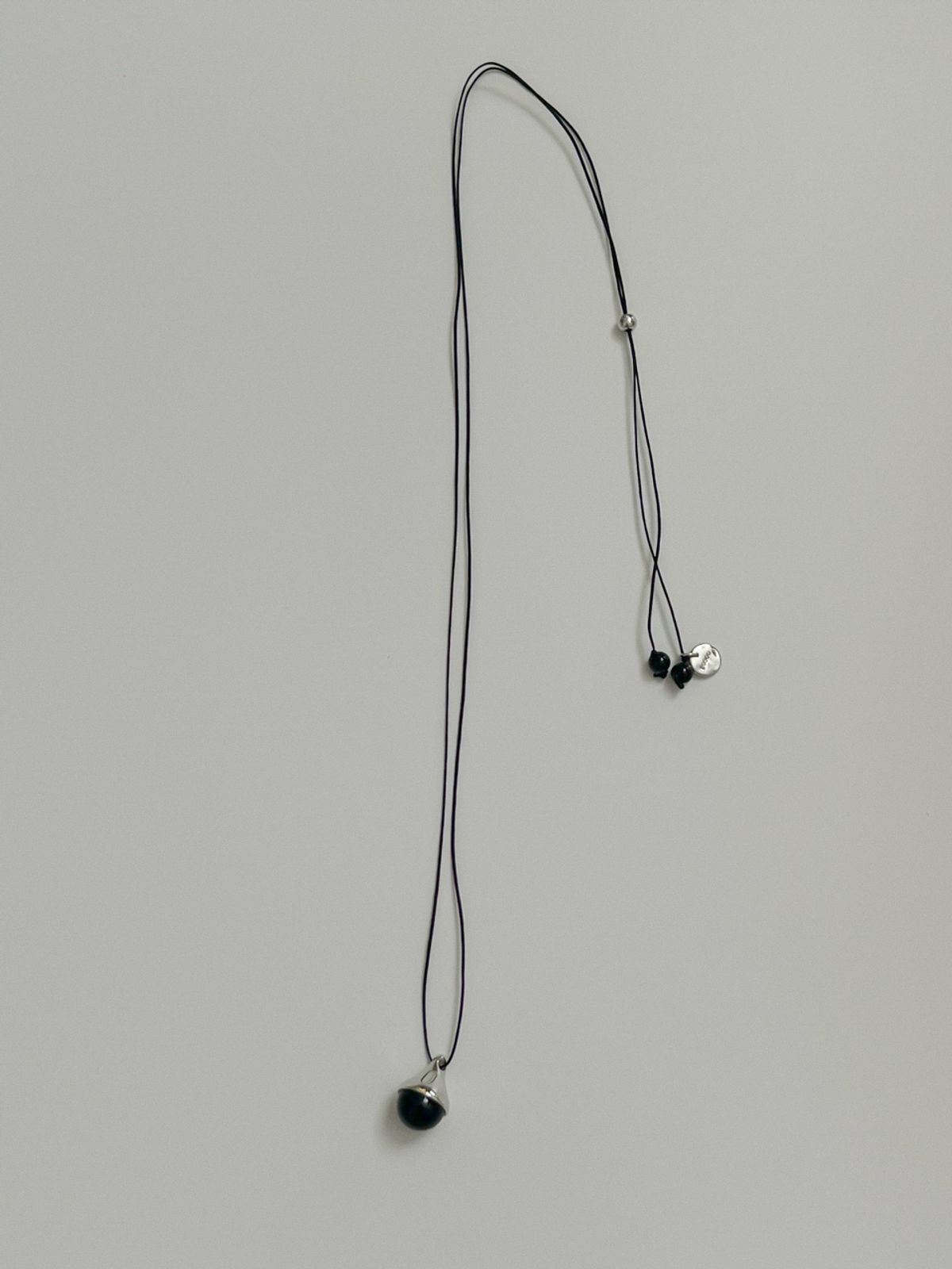 소수(SOSOO) Ouartz Drop Point Necklace [Black]