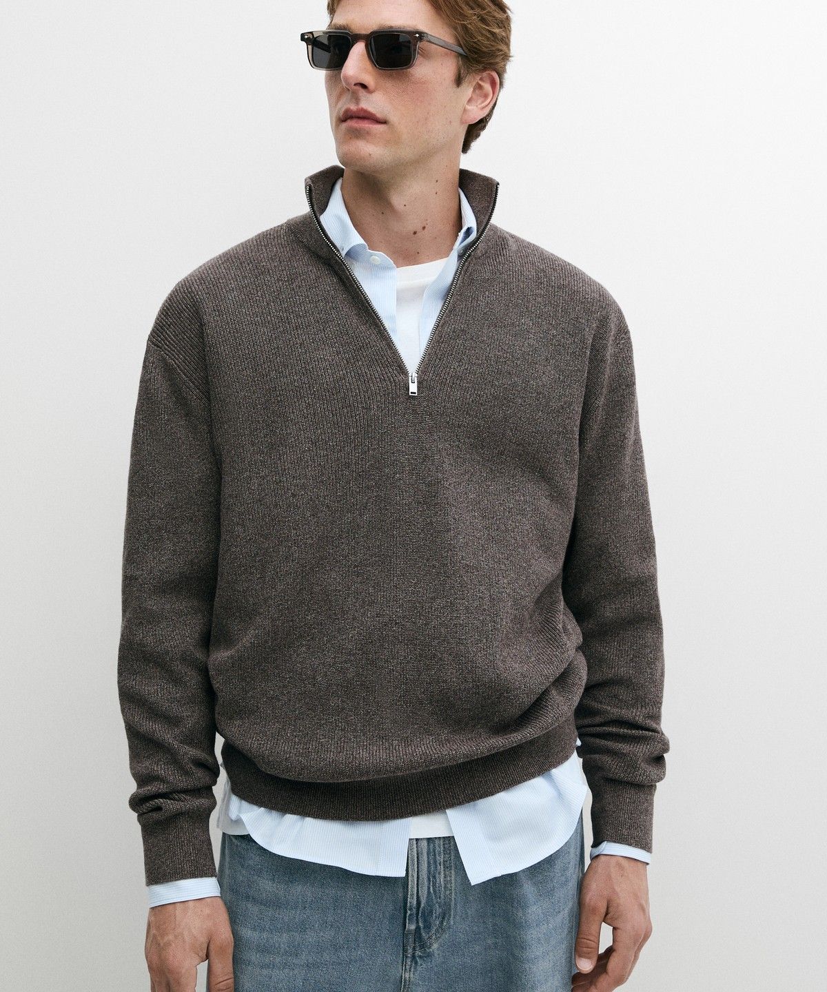 마시모두띠(MASSIMO DUTTI) 지퍼 디테일 모크넥 니트 스웨터