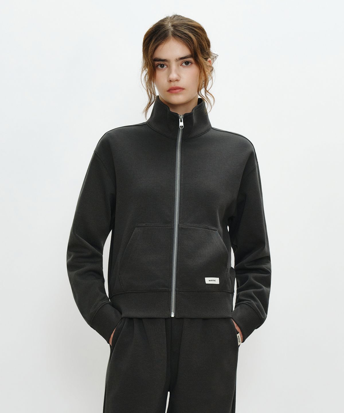 마리떼 프랑소와 저버(MARITHÉ + FRANҪOIS GIRBAUD) W BASIC HIGH NECK ZIPUP charcoal