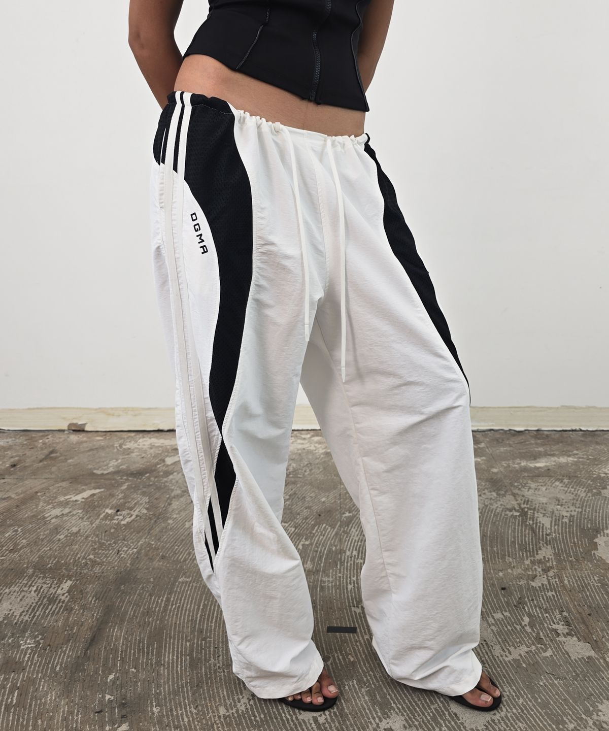 도그마 엑스(DOGMA EHKS) ORCA TRACK PANTS WHITE