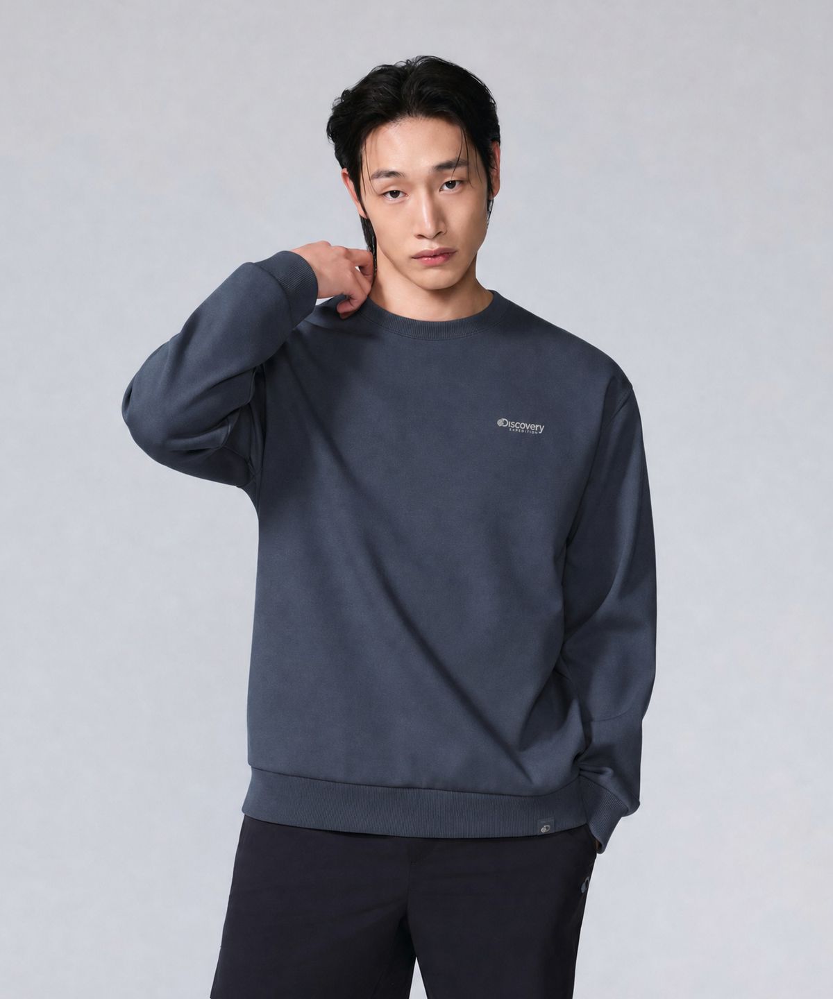 디스커버리 익스페디션(DISCOVERY EXPEDITION) 에센셜 덴버 맨투맨 (D.Grey)