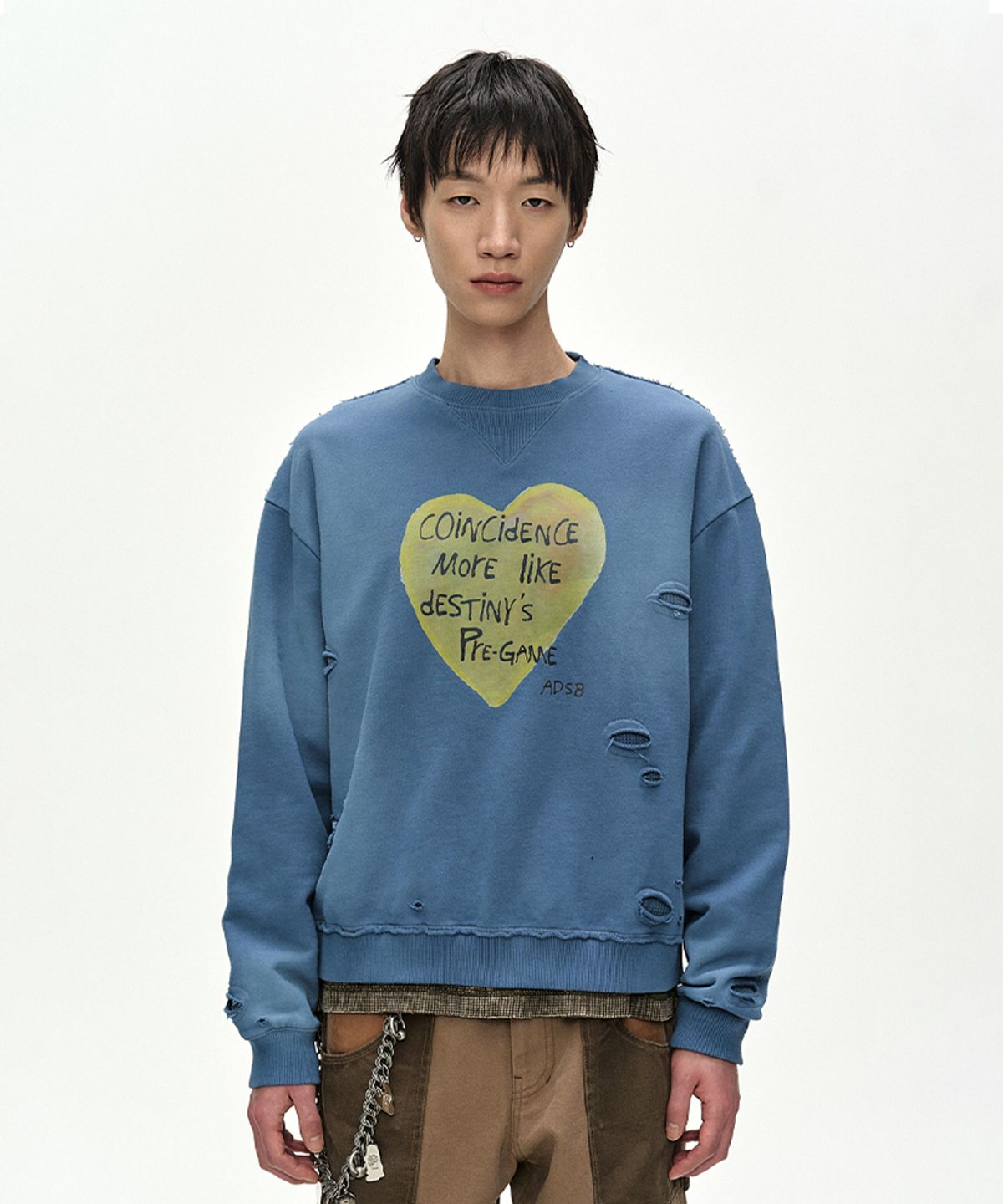앤더슨벨(ADSB ANDERSSON BELL) (ESSENTIAL) UNISEX SPRAY WASHED HEART MESSAGE SWEATSHIRT (SKY BLUE)