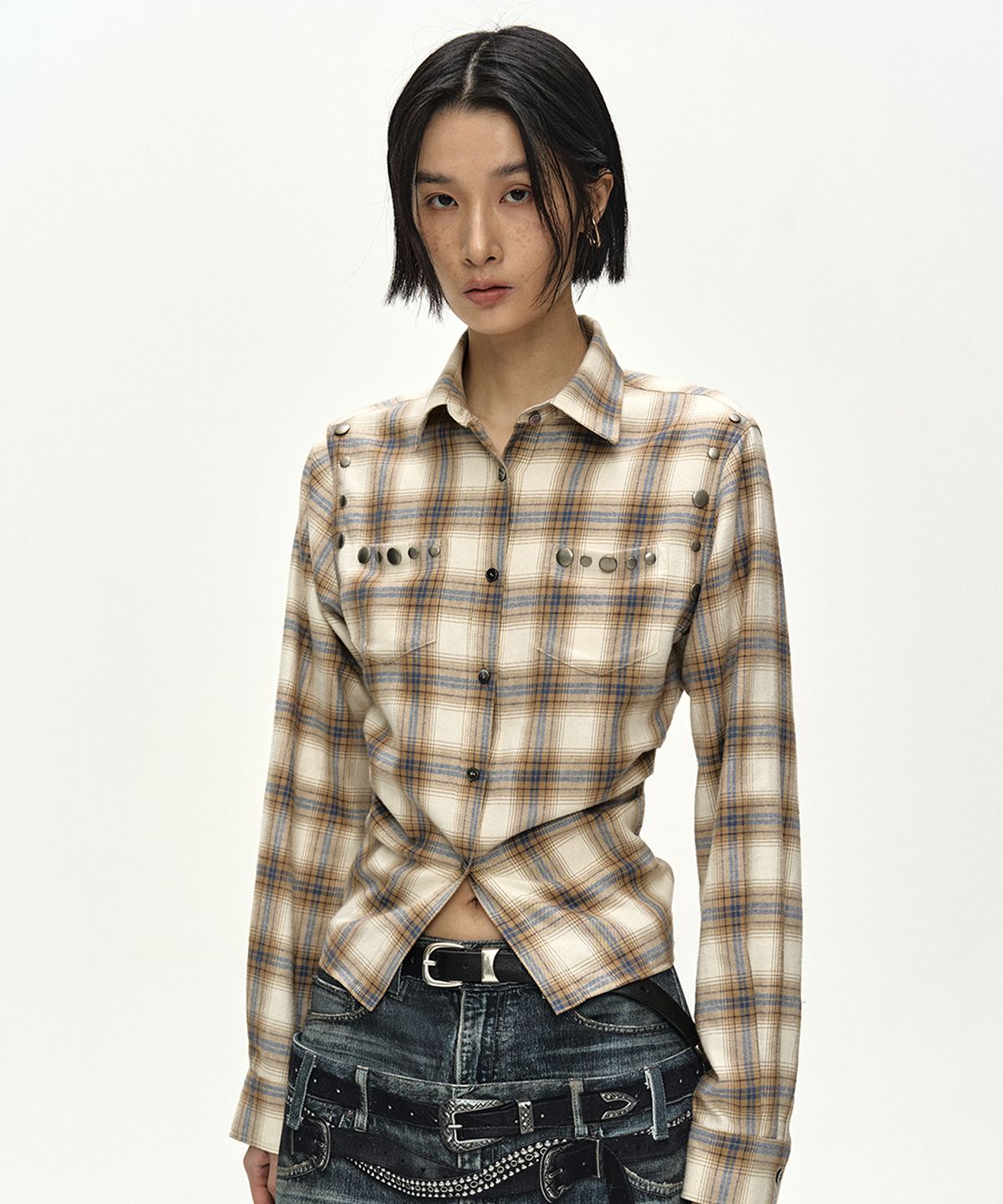 앤더슨벨(ADSB ANDERSSON BELL) CHECK STUDDED CONTOUR SHIRT (BEIGE)