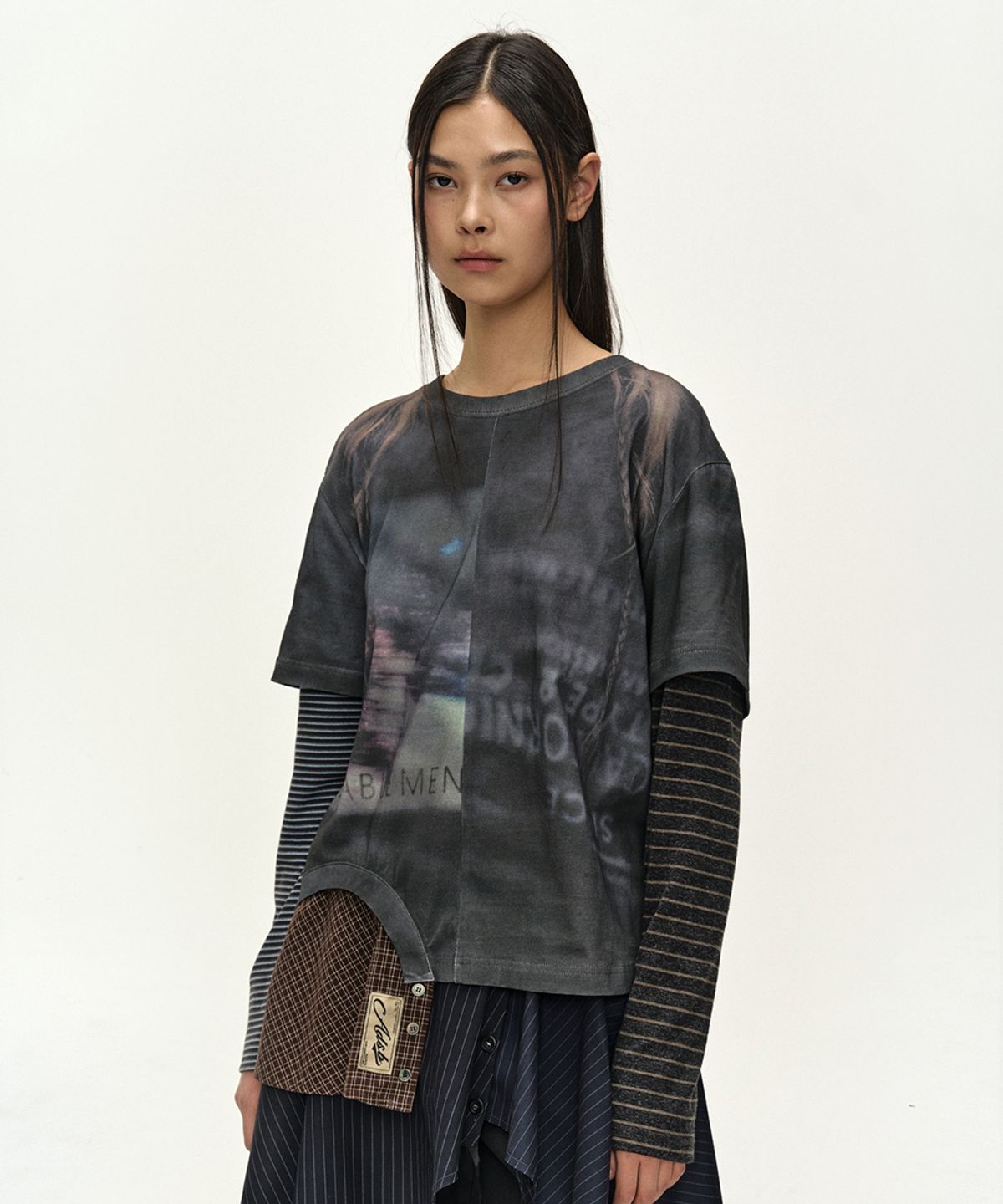앤더슨벨(ADSB ANDERSSON BELL) MIXED STRIPE SLEEVE LAYERED TOP (CHARCOAL)