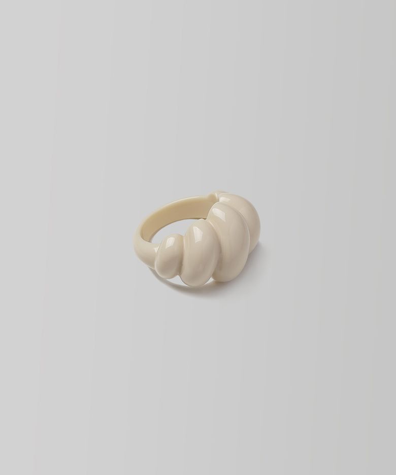 Formica Big Croissant Ring_Cream