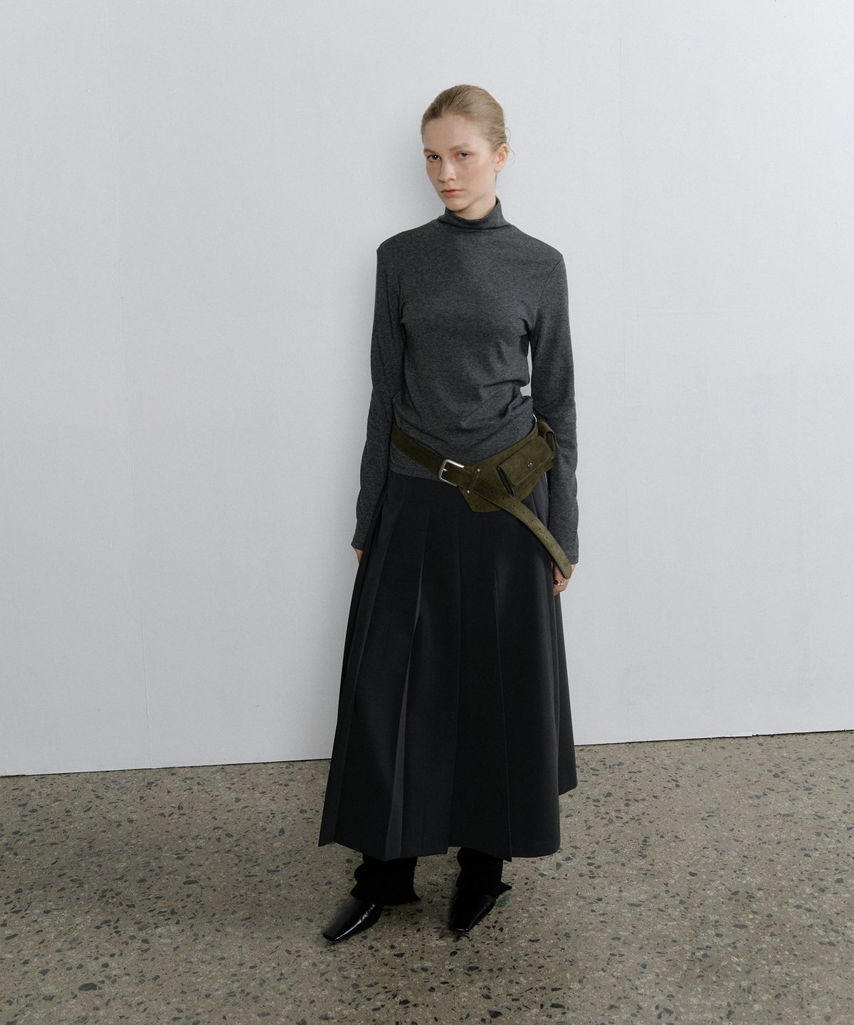 108파운드(108POUND) Warm Essential Turtleneck_Charcoal