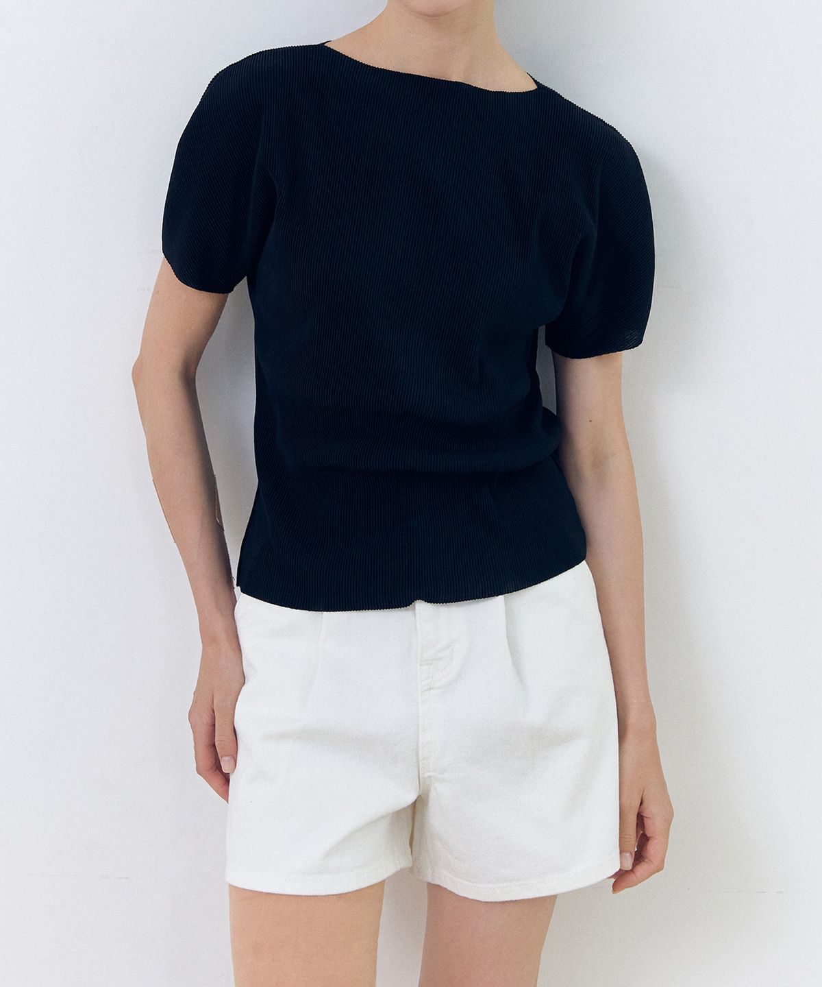 머지앤밍글(MERGE&MINGLE) Flow Pleats Puff Blouse Top (Black)