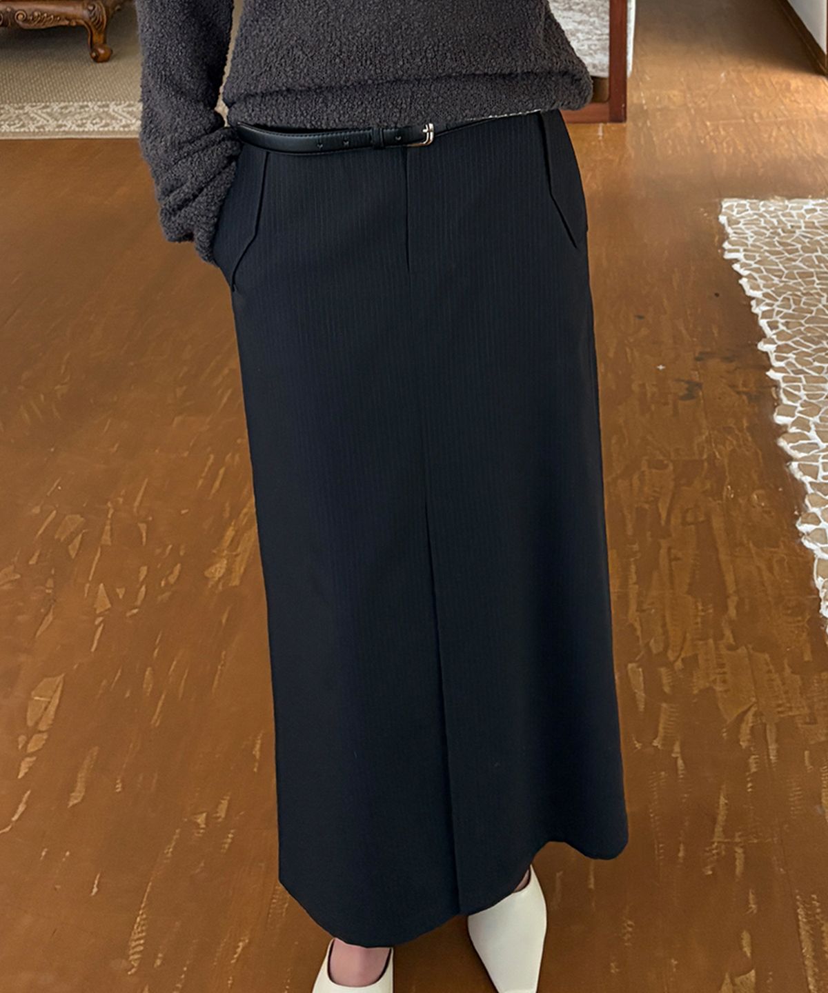 엔오르(EN OR) STRIPE SLIT H-LINE SKIRT - DARK GREY