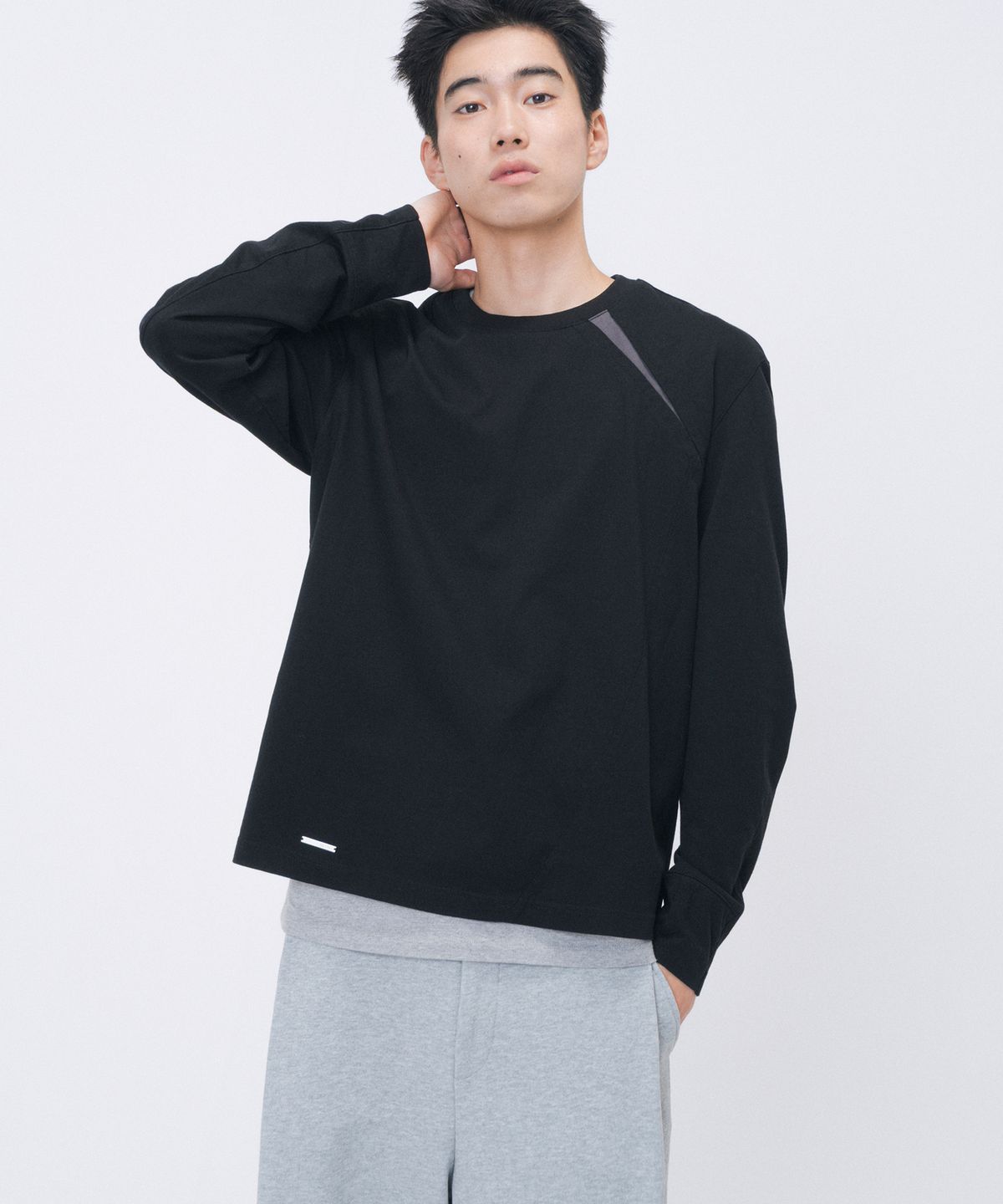 미세키서울 맨(MISEKISEOUL MEN) Curved panel contrast long sleeve BLACK