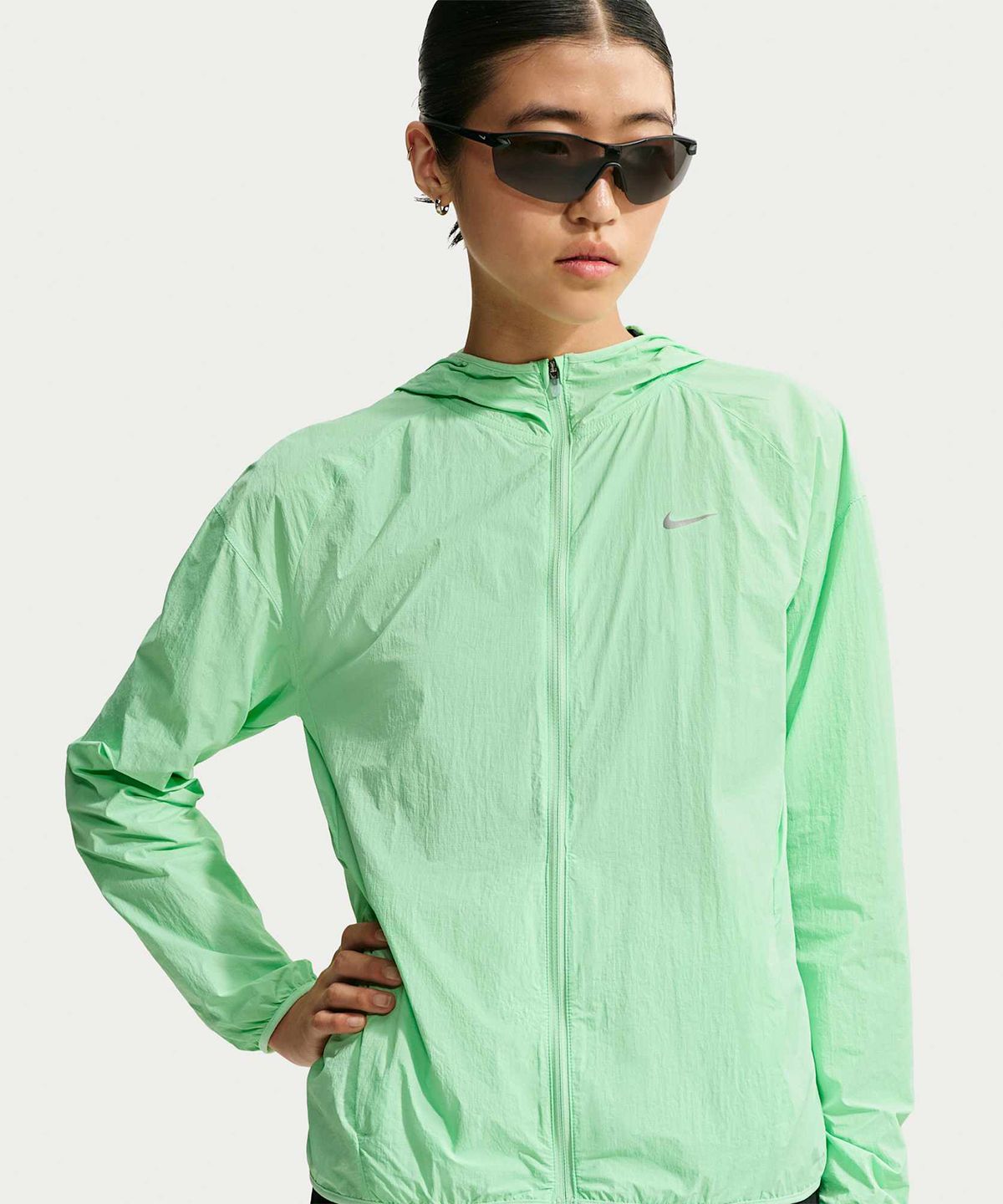 나이키(NIKE) 템포 UV 차단 경량 러닝 재킷 W - 큐컴버 캄 / IH7974-391