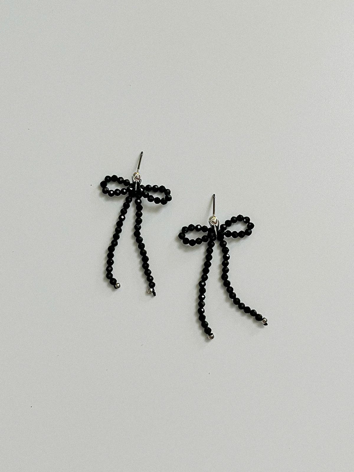 소수(SOSOO) Onyx Ribbon Earrings