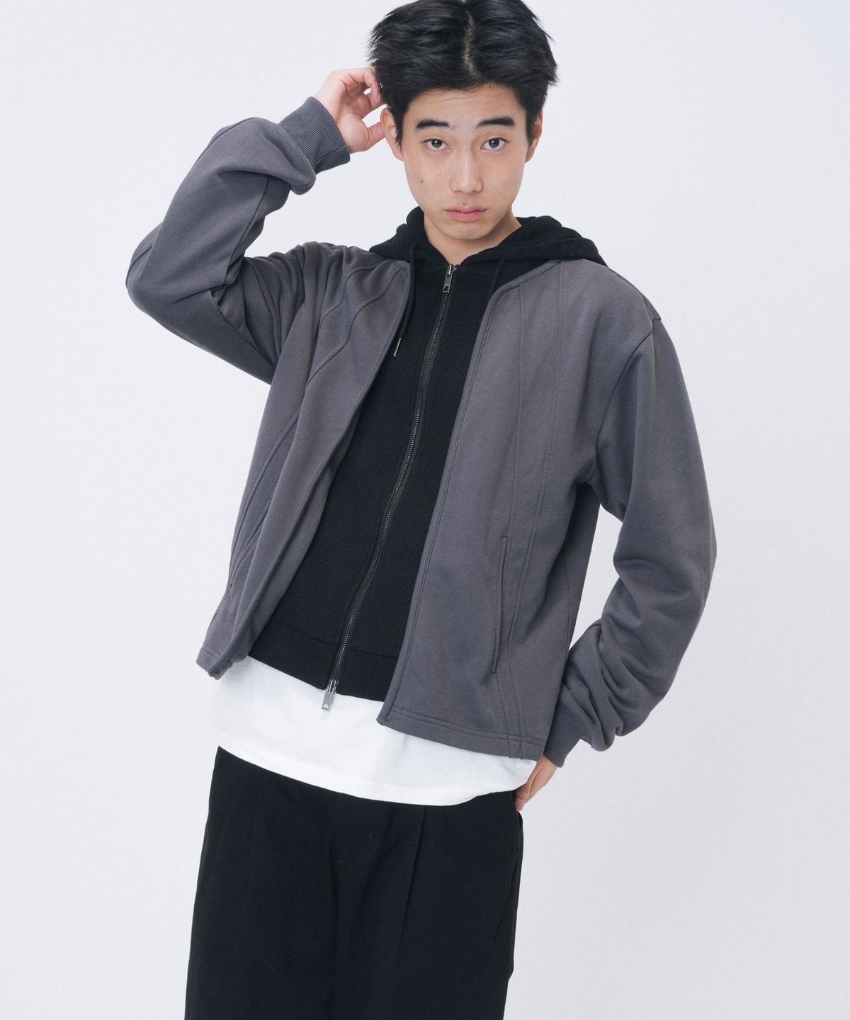 미세키서울 맨(MISEKISEOUL MEN) Waffle layered two-tone hoodie CHARCOAL