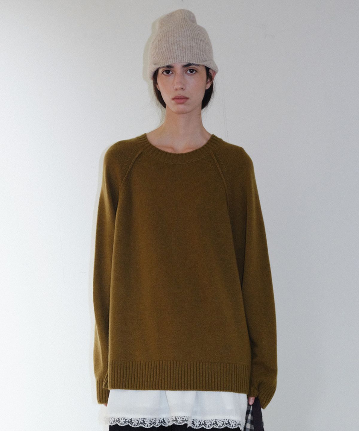 엔오르(EN OR) WOOL BLEND RAGLAN PULLOVER - OLIVE