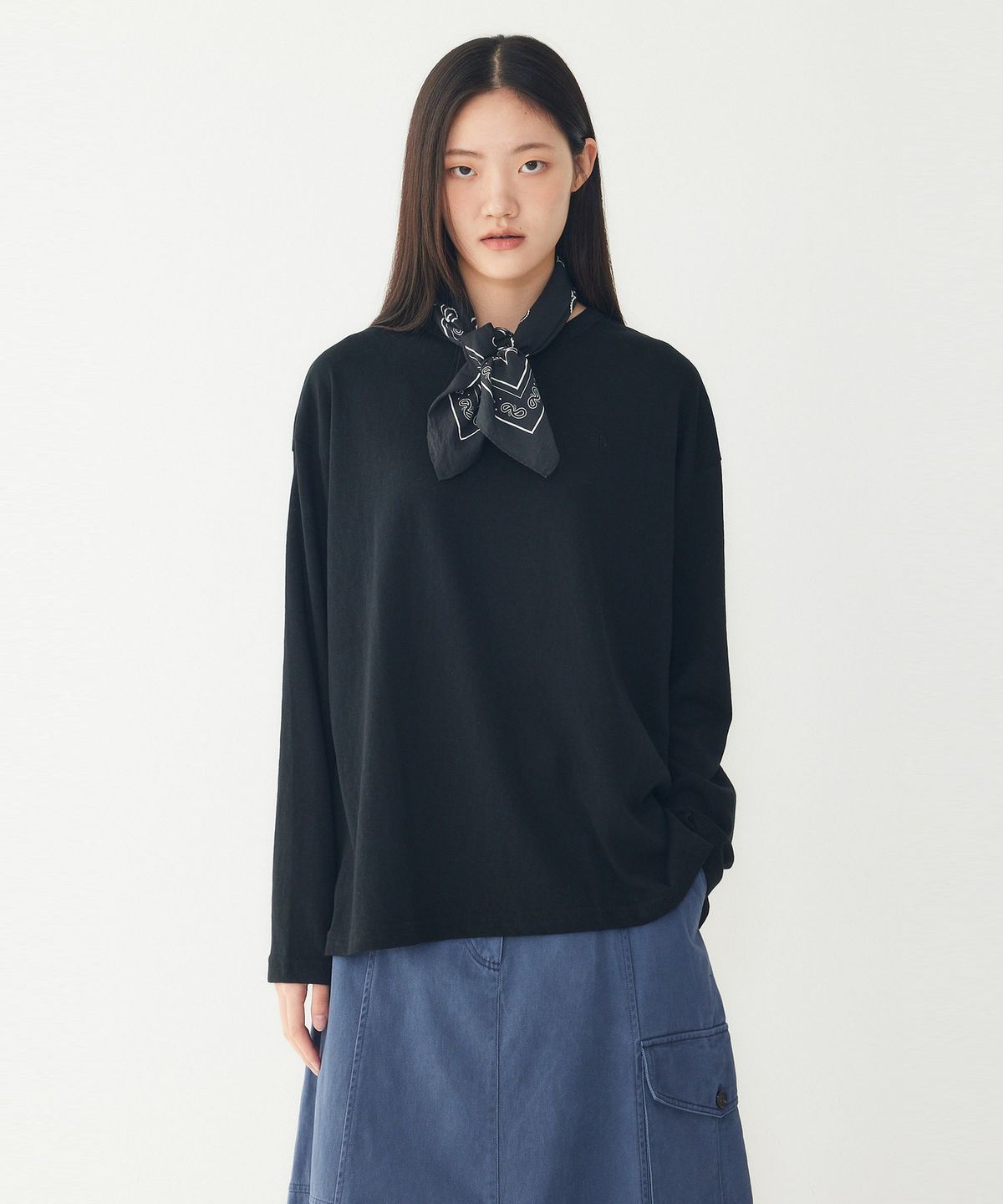 스튜디오 톰보이(STUDIO TOMBOY) 미니 로고 자수 티셔츠 _젯 블랙_9176322977