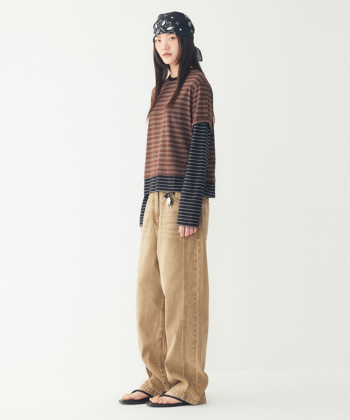 스튜디오 톰보이(STUDIO TOMBOY) 커브드 백 밴딩 데님 팬츠 _베이지_9176362972