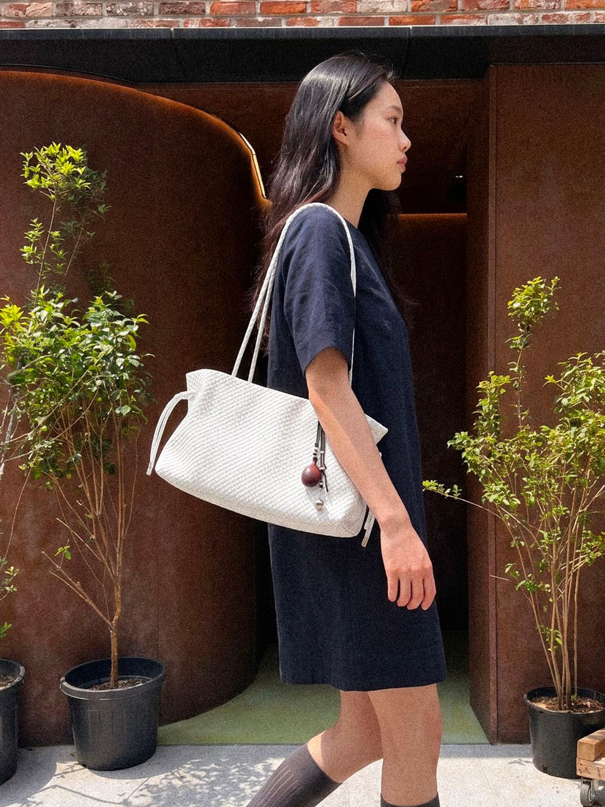 앤딜로즈(NDEAROSE) 마르고 에스 백_플래드 화이트 옴브레