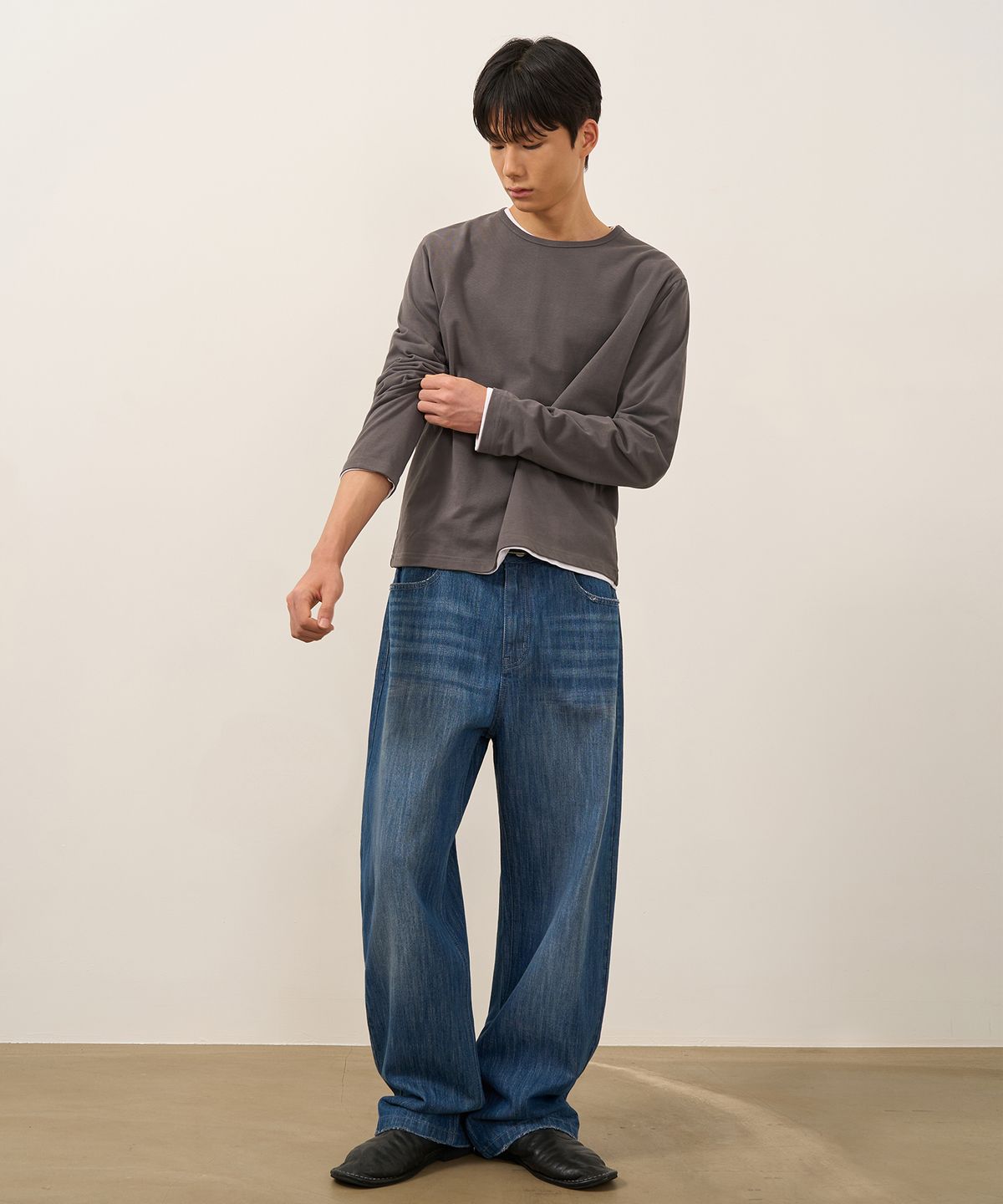 토피(TOFFEE) 빈티지 텍스쳐 스트레이트 데님 팬츠 (MEDIUM INDIGO)