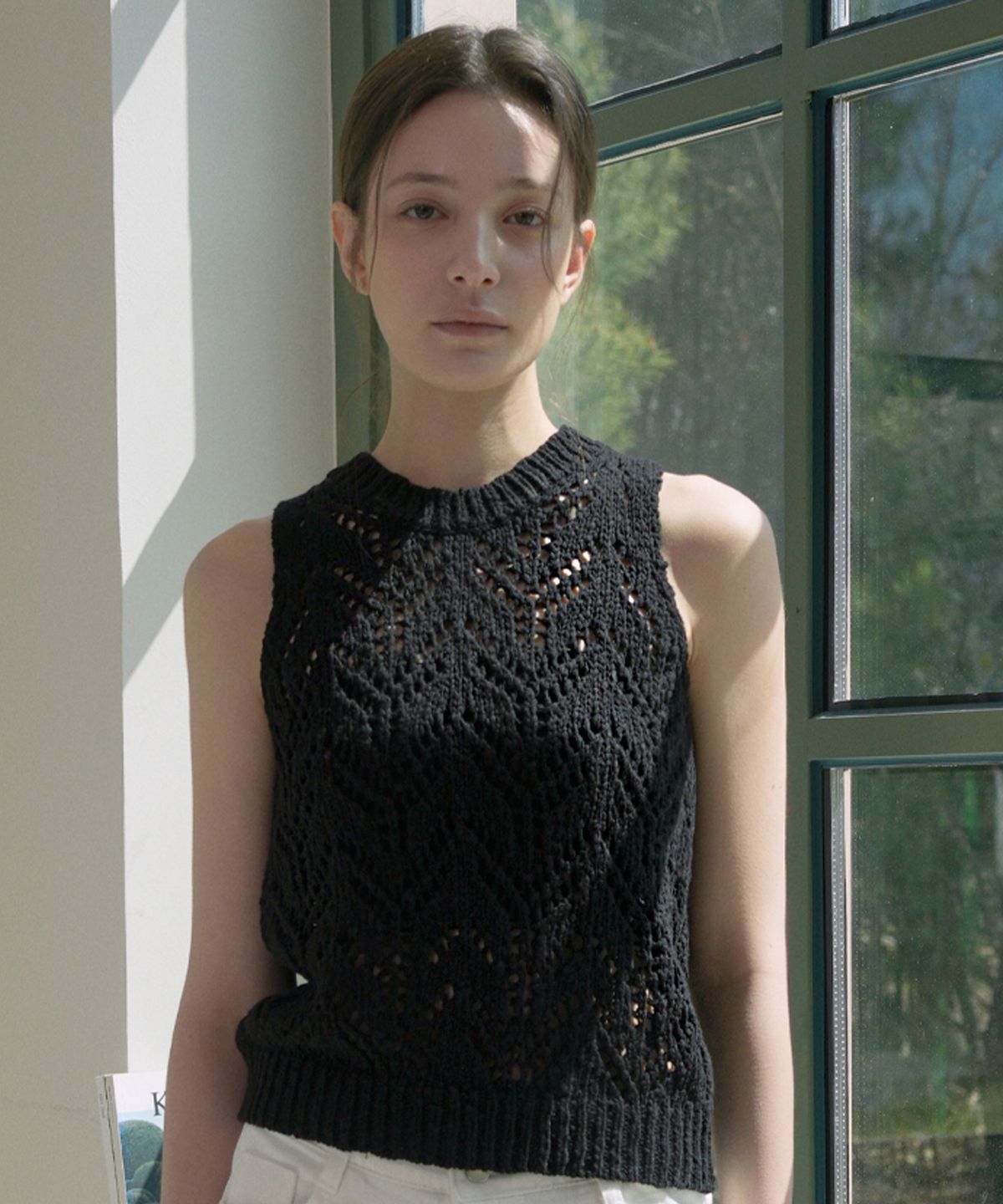 블레티(VLETI) Leaf Cotton Knit Sleeveless (black)
