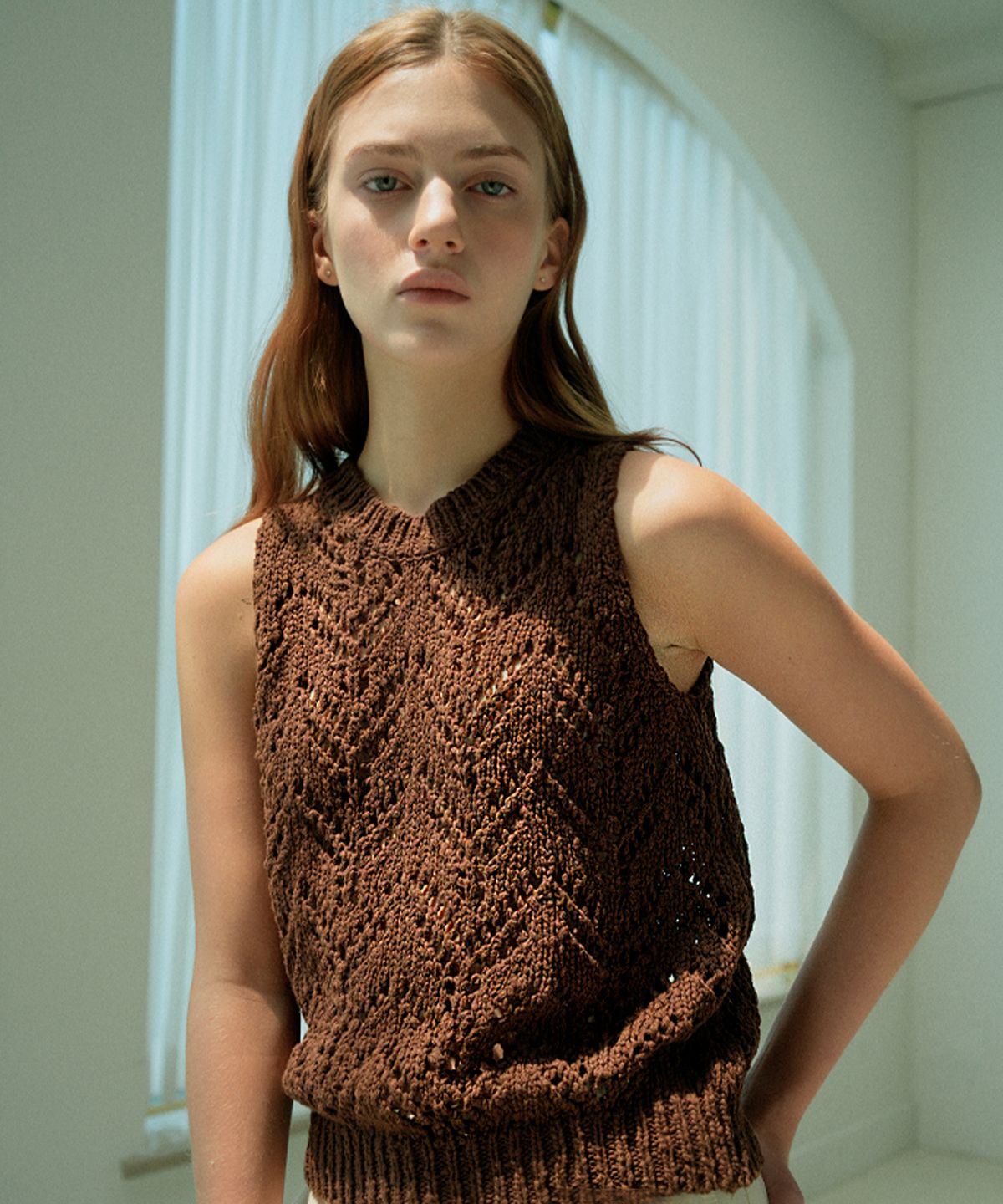 블레티(VLETI) Leaf Cotton Knit Sleeveless (brown)