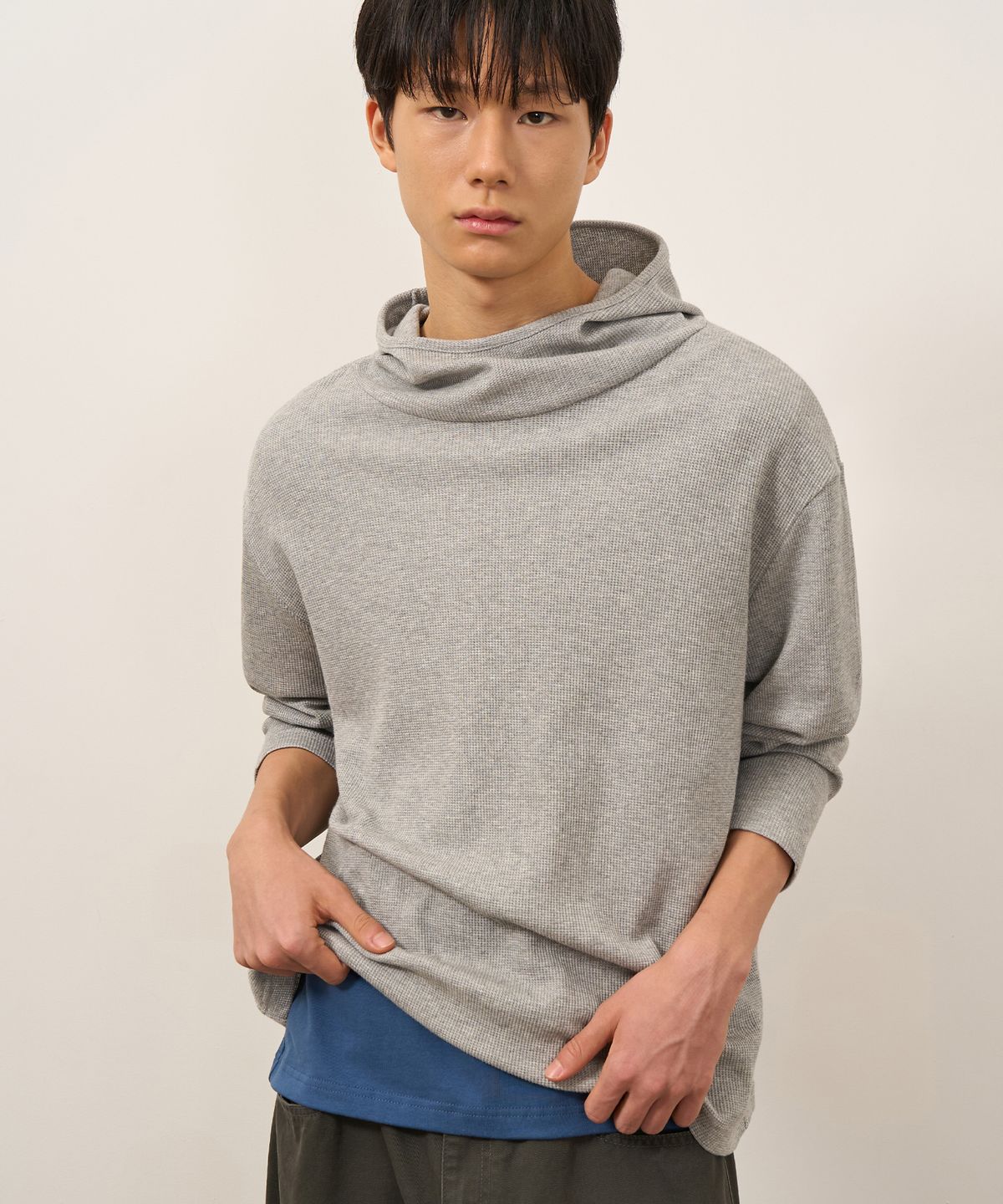 토피(TOFFEE) 와플 하이넥 후드 롱 슬리브 (GREY)