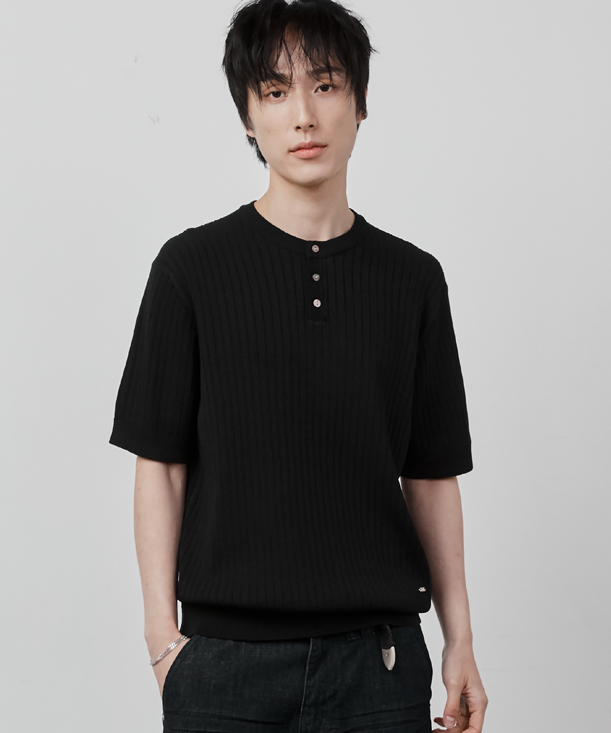 쎄이(CEIII) 스탠다드 골지 헨리넥 반팔니트 블랙