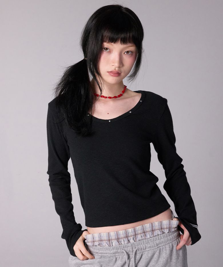[브랜드위크 20%쿠폰] ESSENTIAL STUD V-NECK LONG SLEEVE_BLACK