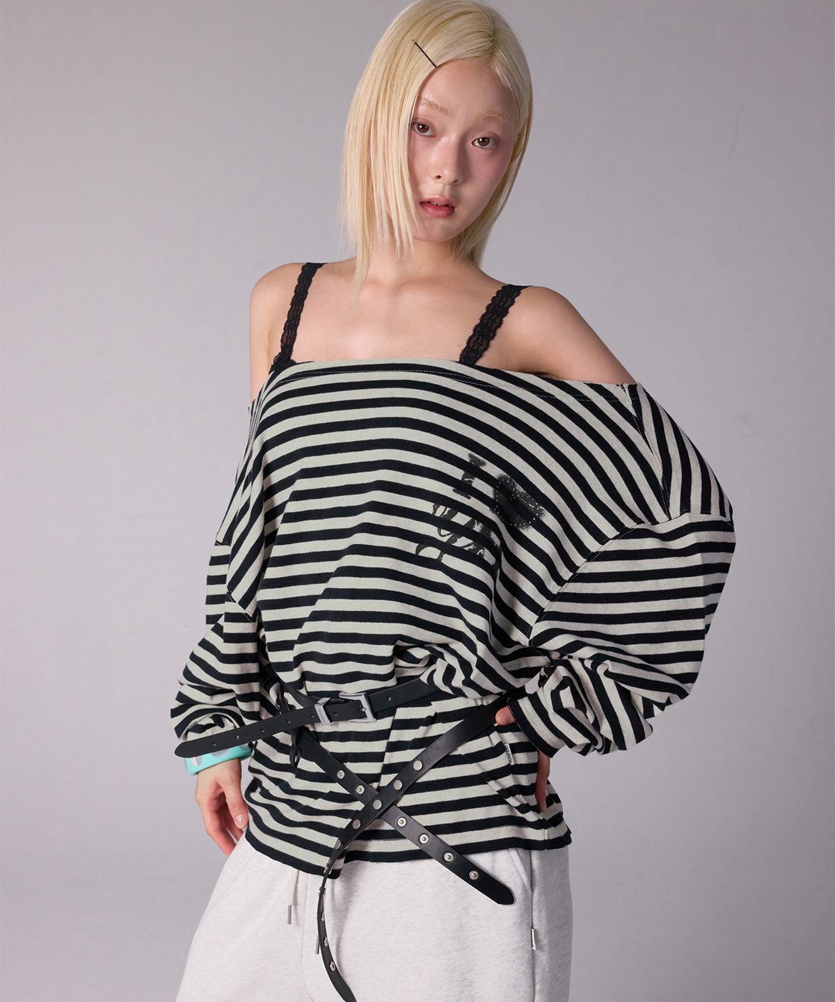 유희(YOUHEE) STRIPE OFF-SHOULDER LONG SLEEVE_BLACK